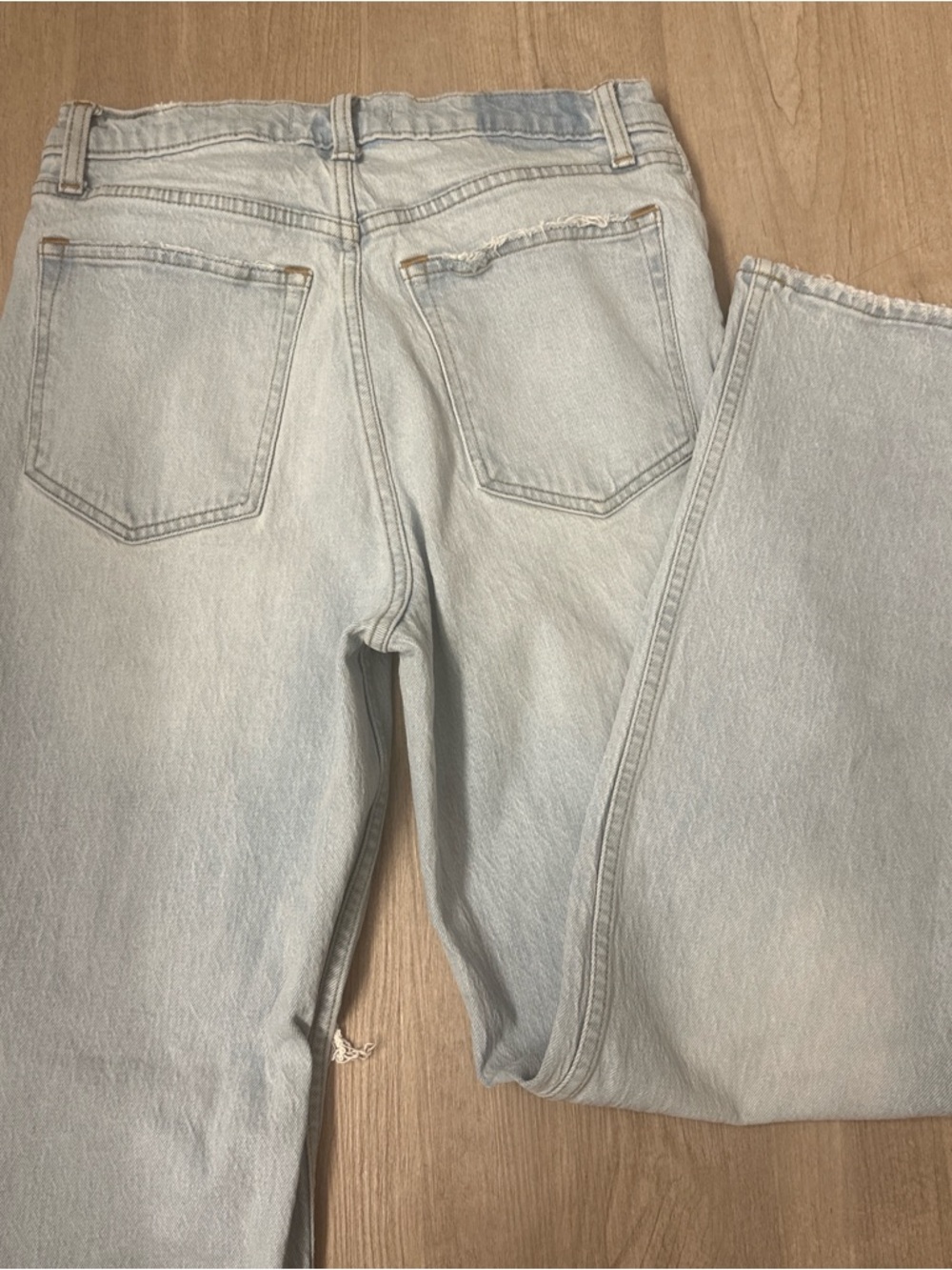 Abercrombie & Fitch Light Blue Straight Leg Jeans with Distressed Knee - Picture 2 of 2